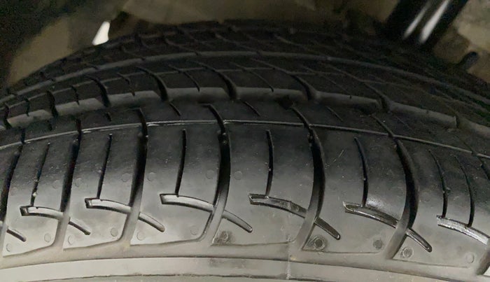 2016 Tata Zest XM RT 90 PS ABS, Petrol, Manual, 1,00,143 km, Left Front Tyre Tread