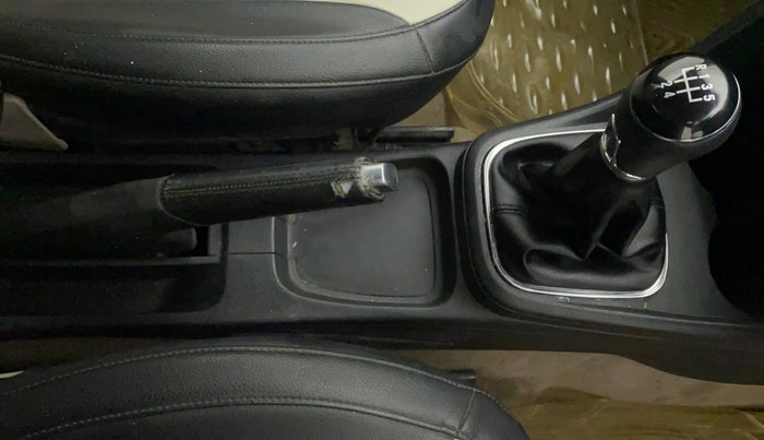 2013 Volkswagen Polo HIGHLINE1.2L, Petrol, Manual, 55,078 km, Gear Lever