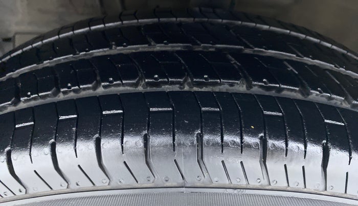 2014 Maruti Swift Dzire VXI 1.2 BS IV, Petrol, Manual, 89,629 km, Left Front Tyre Tread
