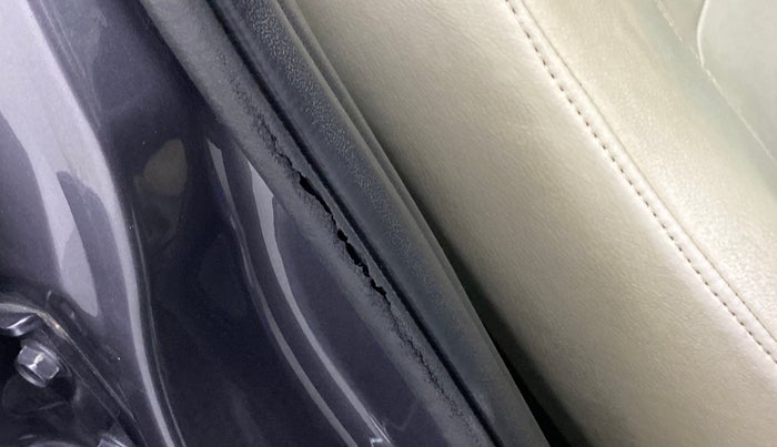 2014 Hyundai Elite i20 SPORTZ 1.2, Petrol, Manual, 1,00,256 km, Driver-side door - Beading has minor damage