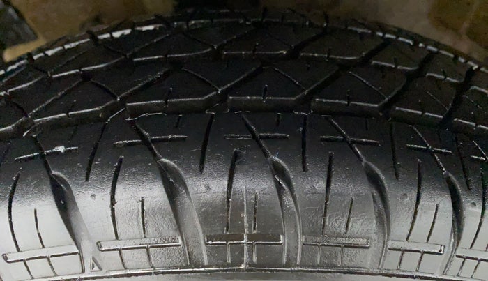 2017 Maruti Swift VXI D, Petrol, Manual, 34,703 km, Left Rear Tyre Tread