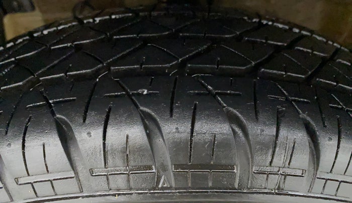 2017 Maruti Swift VXI D, Petrol, Manual, 34,703 km, Left Front Tyre Tread
