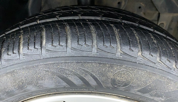 2018 Maruti Vitara Brezza VDI, Diesel, Manual, 27,658 km, Right Front Tyre Tread