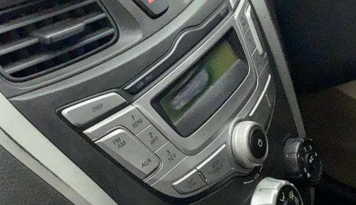 2014 Hyundai Eon MAGNA +, Petrol, Manual, 27,949 km, Infotainment system - Dispalyhas spot on screen