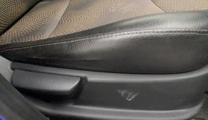2014 Hyundai Eon MAGNA +, Petrol, Manual, 27,949 km, Driver Side Adjustment Panel