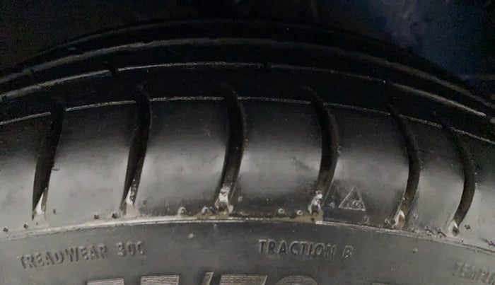 2014 Hyundai Eon MAGNA +, Petrol, Manual, 27,949 km, Right Front Tyre Tread