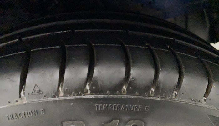 2014 Hyundai Eon MAGNA +, Petrol, Manual, 27,949 km, Left Front Tyre Tread