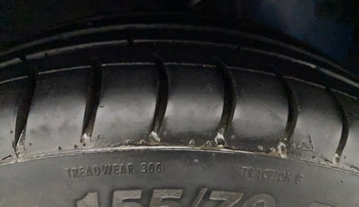 2014 Hyundai Eon MAGNA +, Petrol, Manual, 27,949 km, Left Rear Tyre Tread