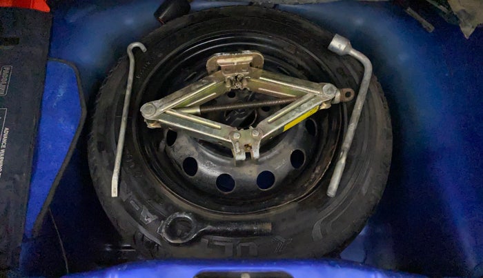 2014 Hyundai Eon MAGNA +, Petrol, Manual, 27,949 km, Spare Tyre
