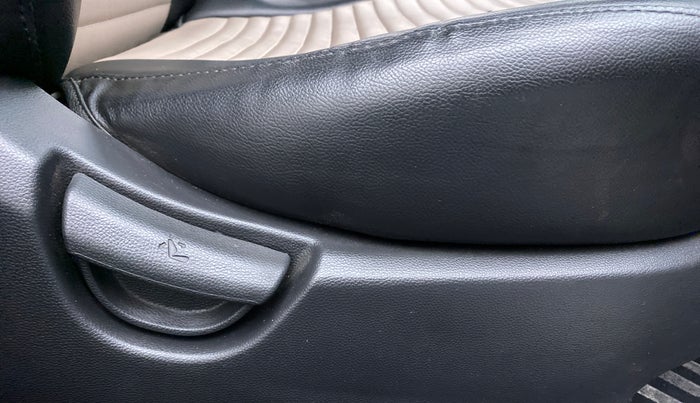 2017 Hyundai Grand i10 SPORTZ (O) 1.2 AT VTVT, Petrol, Automatic, 42,152 km, Driver Side Adjustment Panel