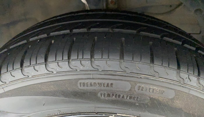 2019 Maruti XL6 ALPHA SHVS  MT, Petrol, Manual, 82,057 km, Right Front Tyre Tread