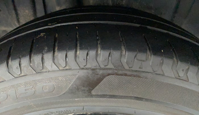 2019 Maruti XL6 ALPHA SHVS  MT, Petrol, Manual, 82,057 km, Right Rear Tyre Tread