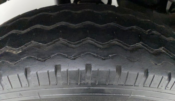 2018 Maruti Eeco 5 STR WITH AC PLUSHTR, Petrol, Manual, 44,680 km, Right Front Tyre Tread