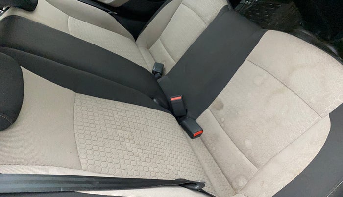 2017 Hyundai Elite i20 ASTA 1.2 (O), Petrol, Manual, 36,139 km, Second-row right seat - Cover slightly stained