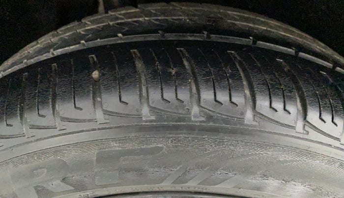 2016 Maruti Vitara Brezza VDI, Diesel, Manual, 71,822 km, Right Rear Tyre Tread