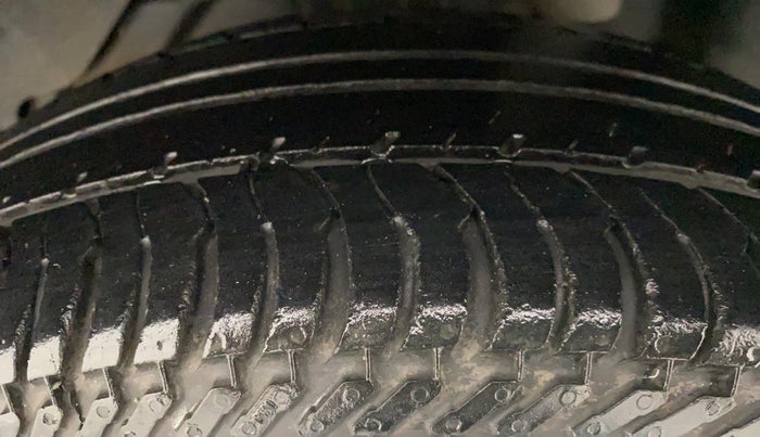 2017 Ford New Figo 1.2 TITANIUM, Petrol, Manual, 26,465 km, Left Rear Tyre Tread