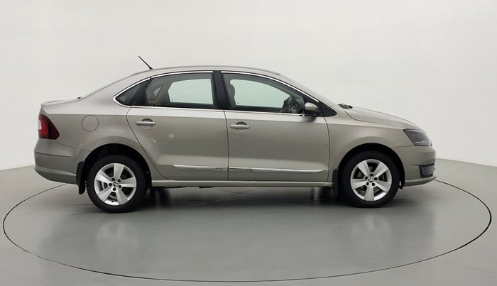 2016 Skoda Rapid STYLE 1.6 MPI AT, Petrol, Automatic, 47,140 km, Right Side