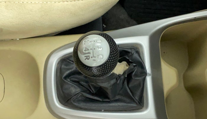2010 Honda City 1.5L I-VTEC S MT, Petrol, Manual, 1,31,045 km, Gear lever - Boot cover slightly torn