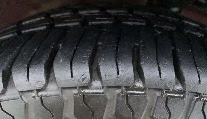 2018 Hyundai Eon MAGNA PLUS, Petrol, Manual, 13,145 km, Left Rear Tyre Tread