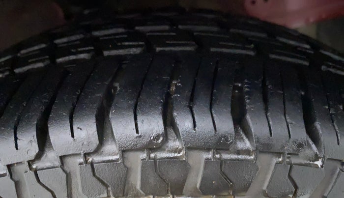 2018 Hyundai Eon MAGNA PLUS, Petrol, Manual, 13,145 km, Left Front Tyre Tread