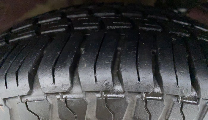 2018 Hyundai Eon MAGNA PLUS, Petrol, Manual, 13,145 km, Right Rear Tyre Tread