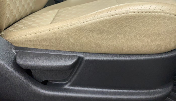 2018 Hyundai Eon MAGNA PLUS, Petrol, Manual, 13,145 km, Driver Side Adjustment Panel