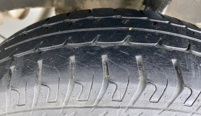 2016 Renault Kwid RXT, Petrol, Manual, 62,752 km, Left Rear Tyre Tread