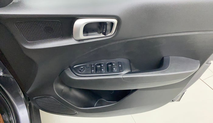 2021 Hyundai VENUE S 1.2, Petrol, Manual, 45,656 km, Driver Side Door Panels Control