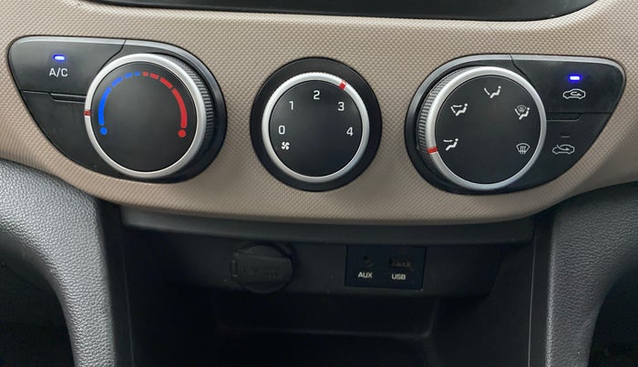 2013 Hyundai Grand i10 SPORTZ 1.2 KAPPA VTVT, Petrol, Manual, 53,000 km, AC Unit - Minor issue in the heater switch