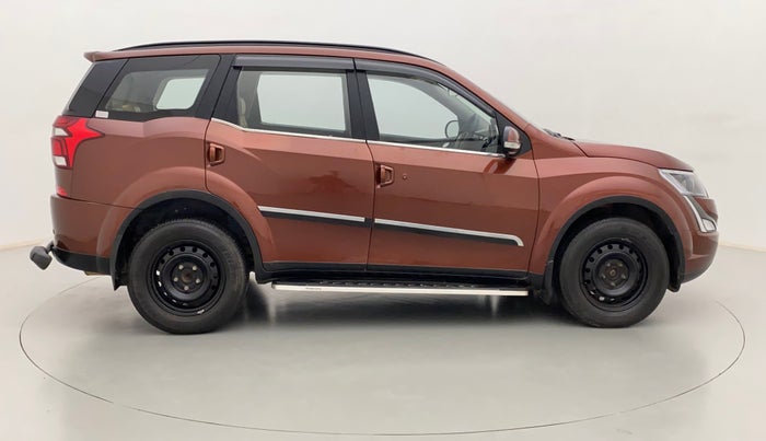 2018 Mahindra XUV500 W7 FWD, Diesel, Manual, 29,409 km, Right Side View