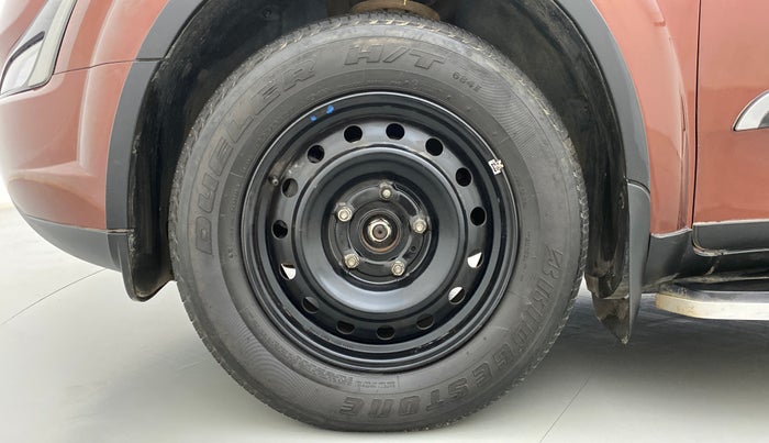 2018 Mahindra XUV500 W7 FWD, Diesel, Manual, 29,409 km, Left Front Wheel
