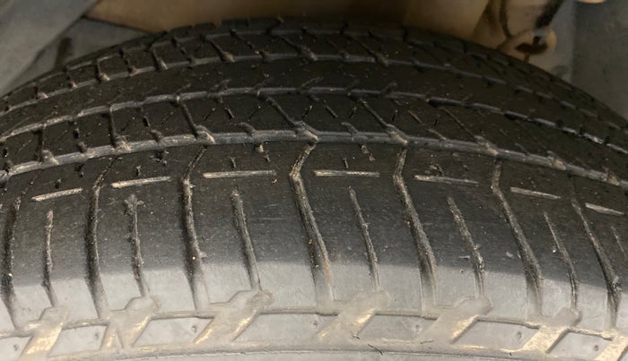 2018 Mahindra XUV500 W7 FWD, Diesel, Manual, 29,409 km, Left Front Tyre Tread