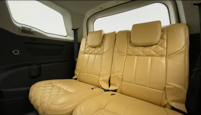 2018 Mahindra XUV500 W7 FWD, Diesel, Manual, 29,409 km, Third Seat Row ( optional )