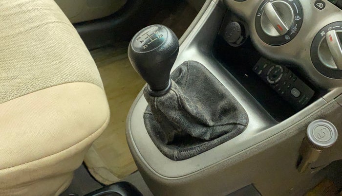 2011 Hyundai i10 MAGNA 1.2, Petrol, Manual, 24,509 km, Gear lever - Boot cover slightly torn