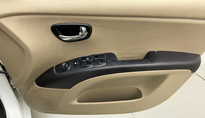 2011 Hyundai i10 MAGNA 1.2, Petrol, Manual, 24,509 km, Driver Side Door Panels Control
