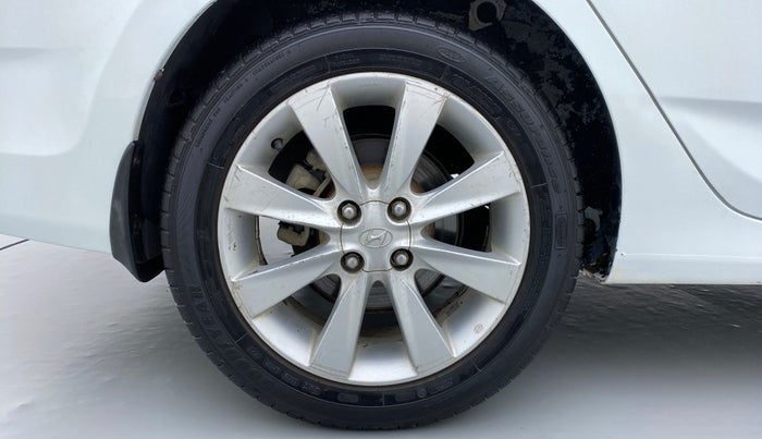 2012 Hyundai Verna FLUIDIC 1.6 SX CRDI, Diesel, Manual, 2,34,287 km, Right Rear Wheel