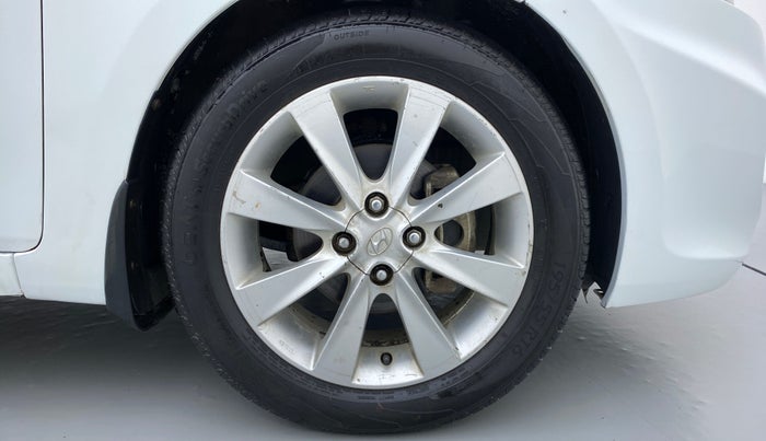 2012 Hyundai Verna FLUIDIC 1.6 SX CRDI, Diesel, Manual, 2,34,287 km, Right Front Wheel