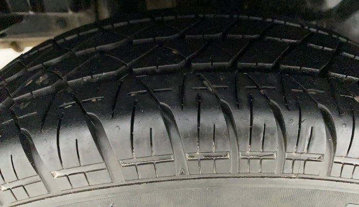 2016 Maruti Swift Dzire LXI OPT, Petrol, Manual, 66,095 km, Right Rear Tyre Tread