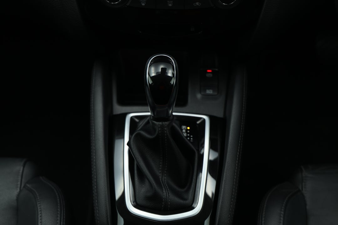 2018 Nissan Qashqai St-l, Automatic, 92838 km, Gear Lever 