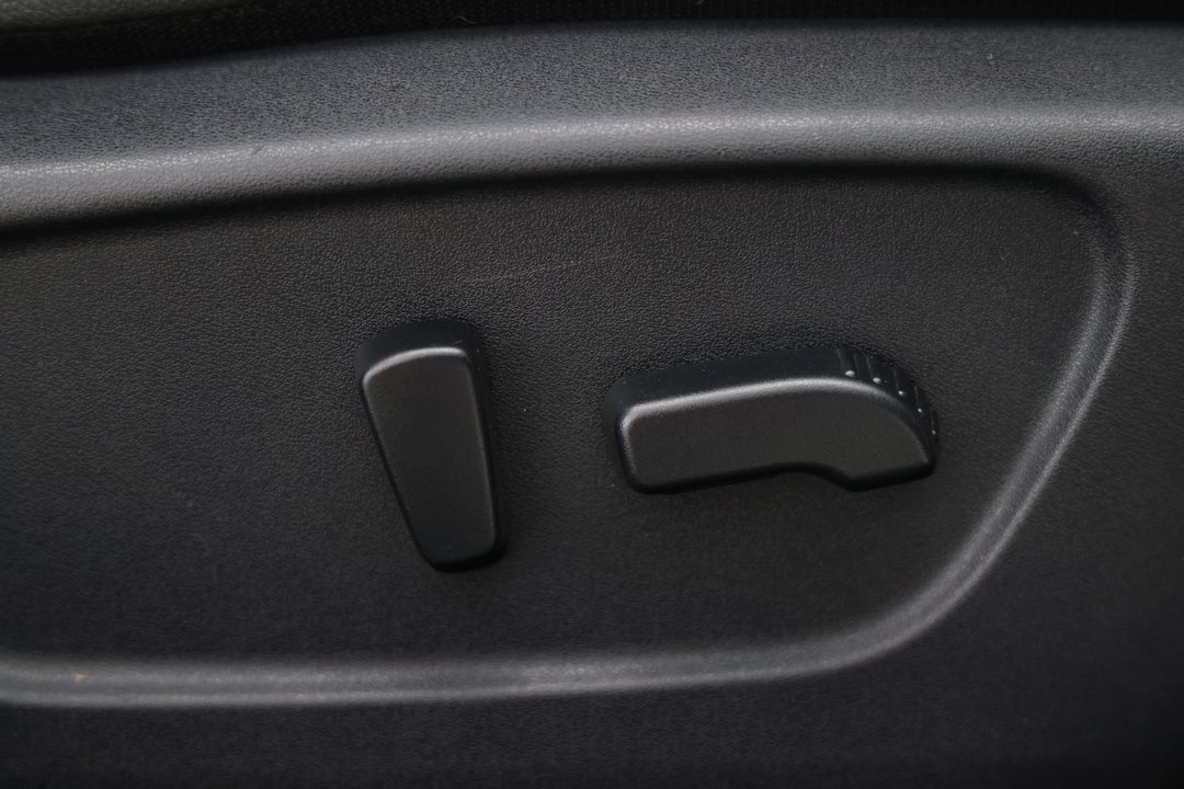 2018 Nissan Qashqai St-l, Automatic, 92838 km, Drivers Side Adjustment Panel