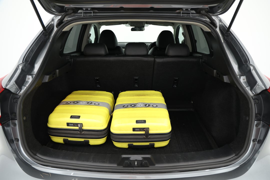 2018 Nissan Qashqai St-l, Automatic, 92838 km, Boot Inside View with Luggage