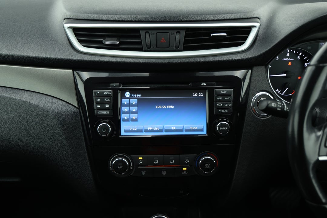 2018 Nissan Qashqai St-l, Automatic, 92838 km, Center Console