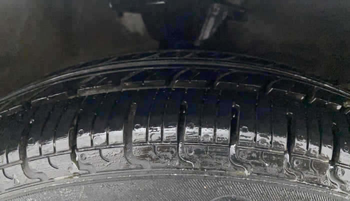 2012 Hyundai i10 MAGNA 1.1, Petrol, Manual, 57,481 km, Right Front Tyre Tread
