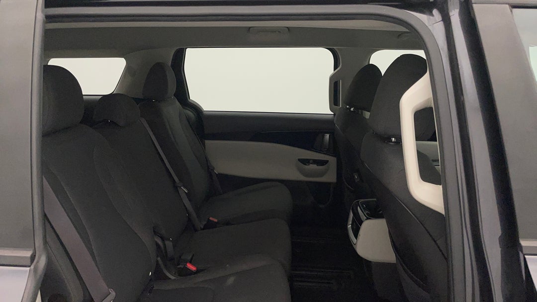 2021 Kia Carnival Si, Automatic, 62428 km, Right Side Rear Door Cabin View