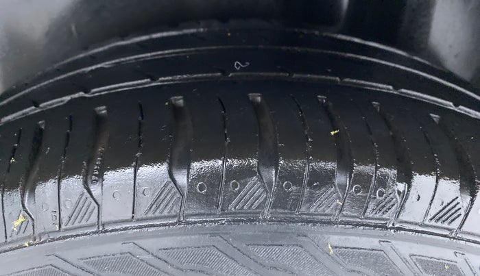 2015 Maruti Ciaz ZDI, Diesel, Manual, 45,115 km, Left Rear Tyre Tread