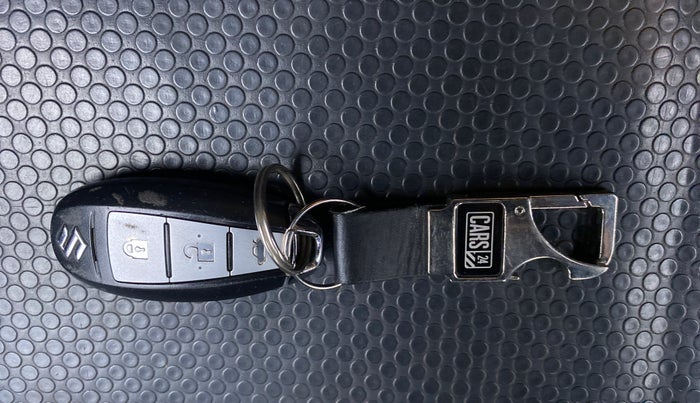 2015 Maruti Ciaz ZDI, Diesel, Manual, 45,115 km, Key Close Up