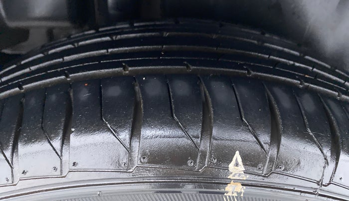 2015 Maruti Ciaz ZDI, Diesel, Manual, 45,115 km, Right Rear Tyre Tread