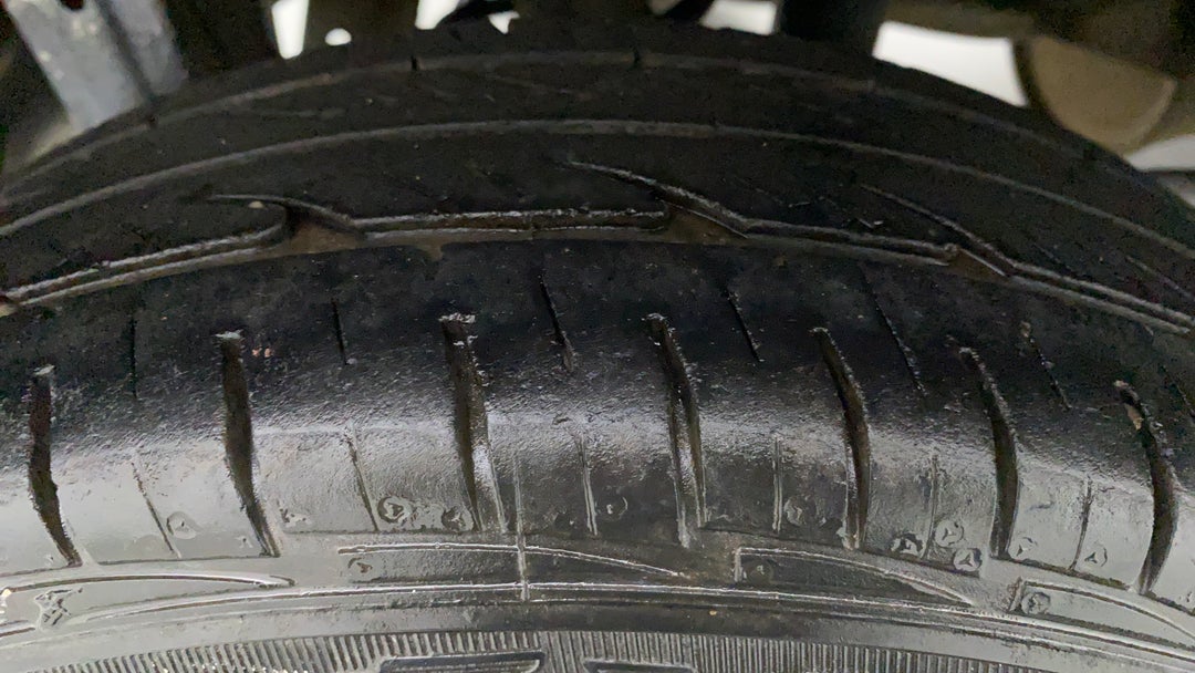 Right Front Tyre Tread
