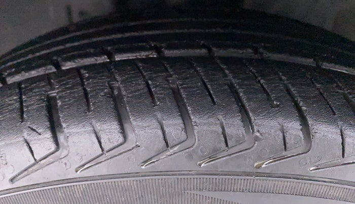 2017 Datsun Redi Go T (O), Petrol, Manual, 41,744 km, Left Front Tyre Tread