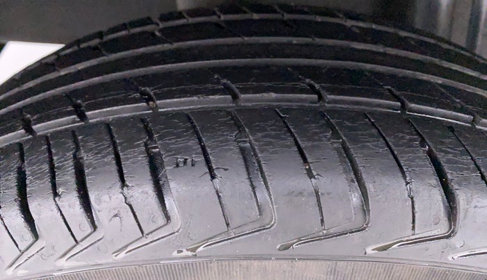 2017 Datsun Redi Go T (O), Petrol, Manual, 41,744 km, Right Rear Tyre Tread